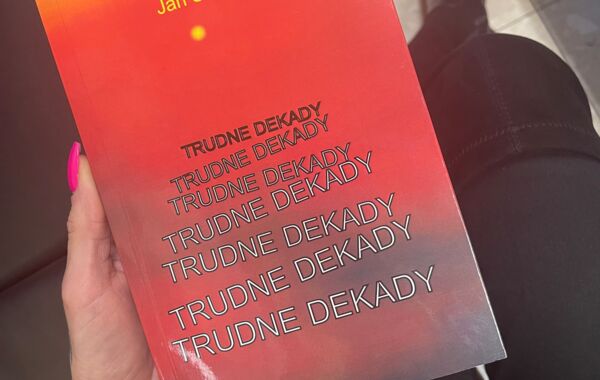 Okładka książki pt. Trudne Dekady Jana Ślęzaka