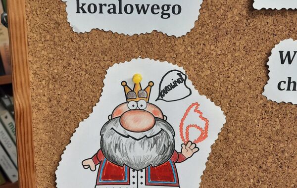 Ilustracja przedstawiająca króla i prezentująca hasło na wesoło