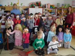 Grupowe zdjęcie uczestników spotkania bożonarodzeniowego
