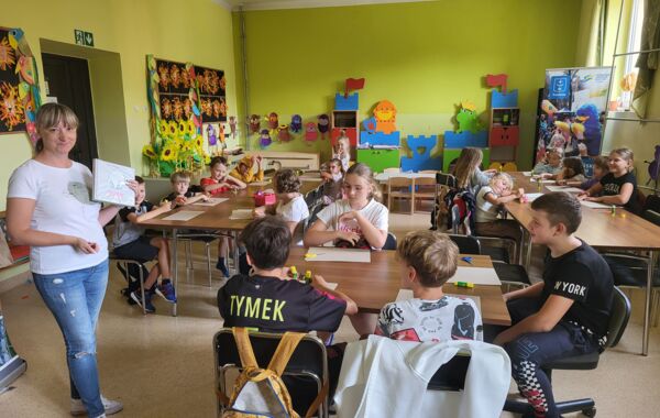 Dzieci biorące udział w zajęciach