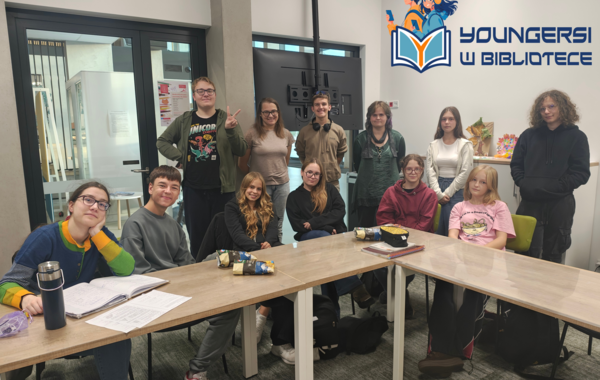 Zdjęcie grupowe Youngersów w Bibliotece 21.10.2026