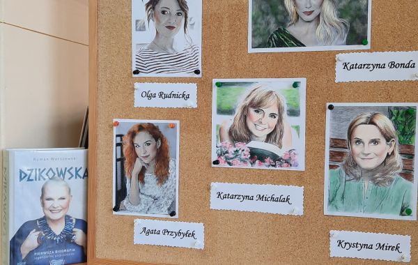 Antyrama z wystawą o wybranych polskich pisarkach