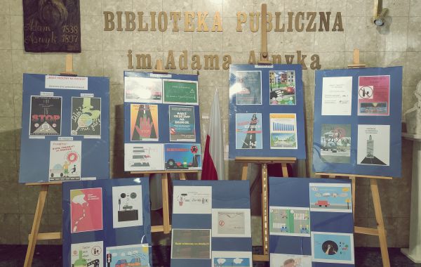Siedem antyram prezentujących prace konkursowe