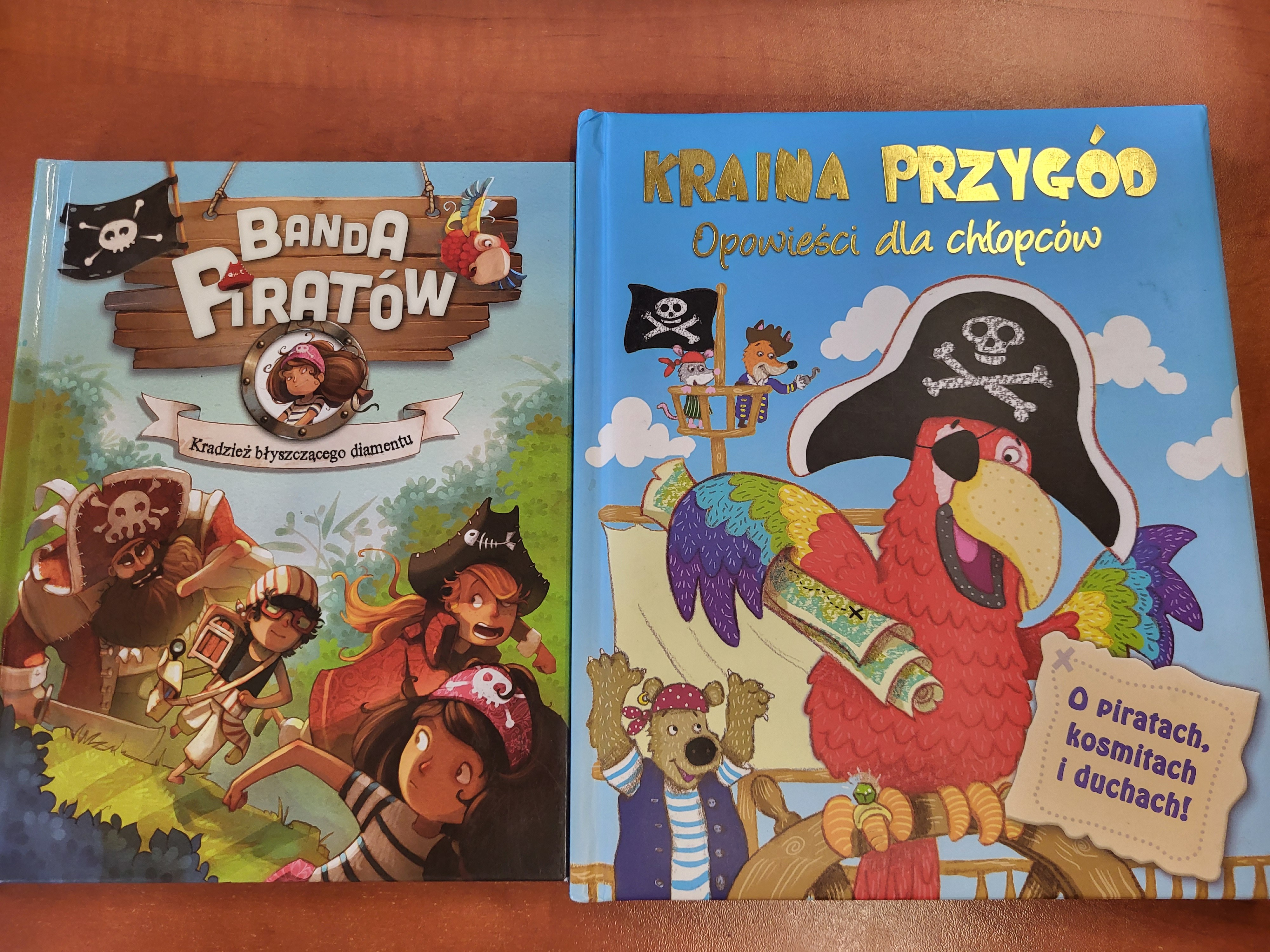 Okładki dwóch książek o przygodach Piratów