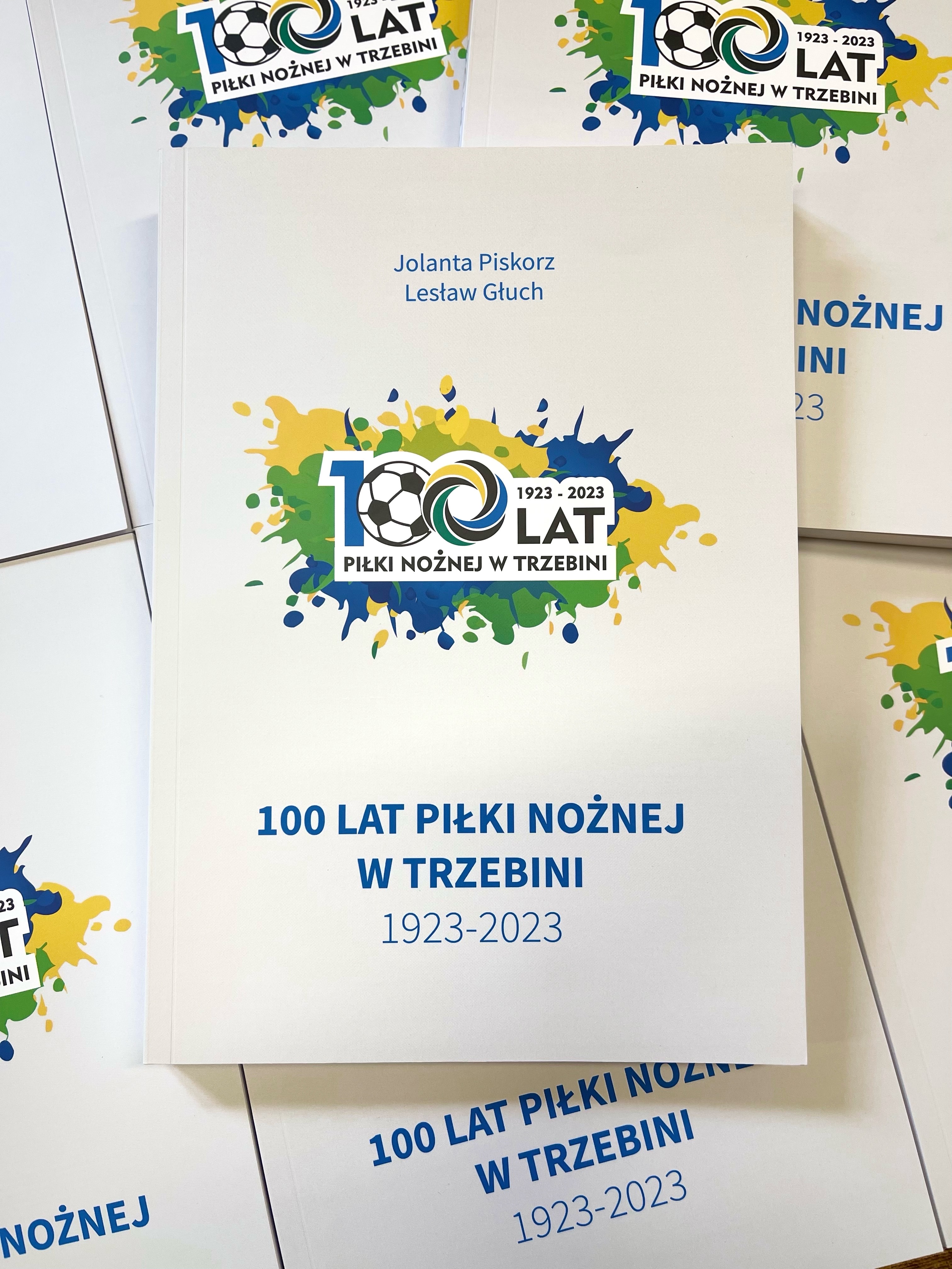 Okładka książki "100 lat Piłki Nożnej w Trzebini"