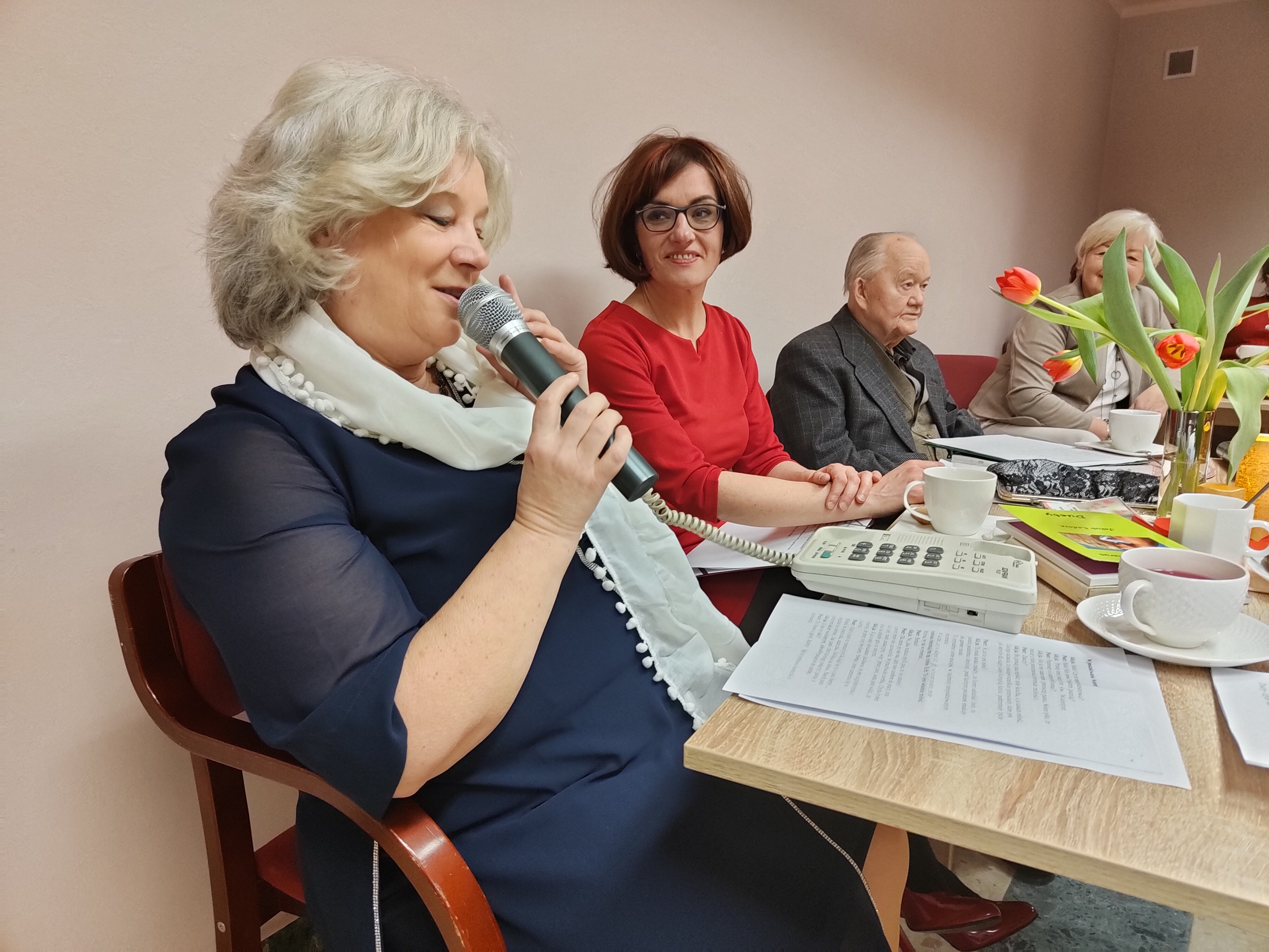 Ujęci z boku A. Sokólska, A. Kasprzyk i Z. Tomski